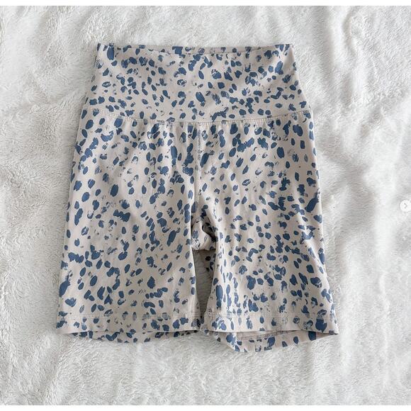 Yogalicious Medium Biker Shorts - Shaping & Flattering - Picture 1 of 4